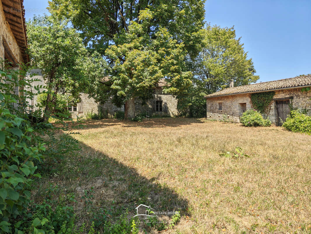 Maison authentique avec dependances - photo 16