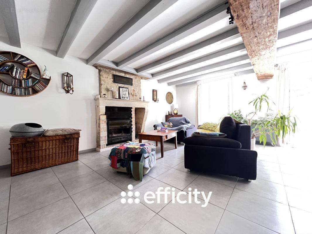 Maison à SAINT-GERMAIN-DE-MARENCENNES