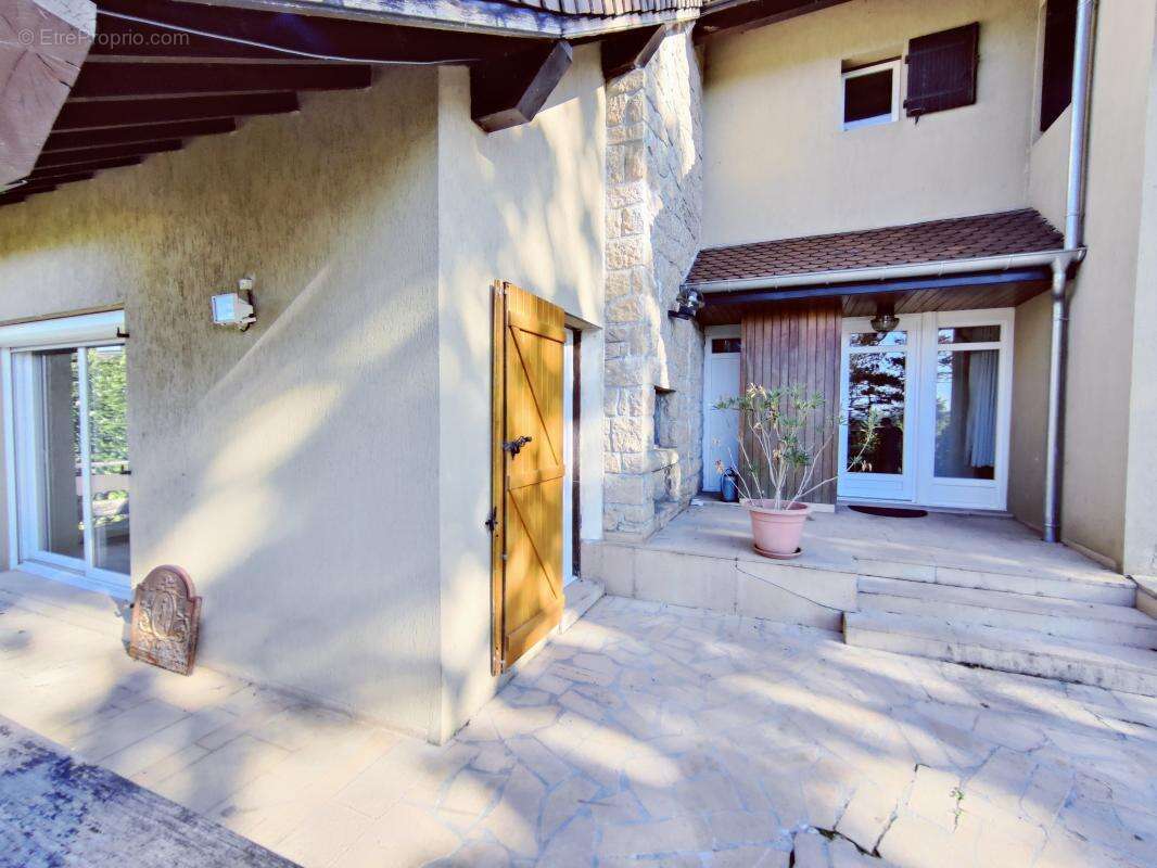 Maison à SAINT-GENIX-SUR-GUIERS