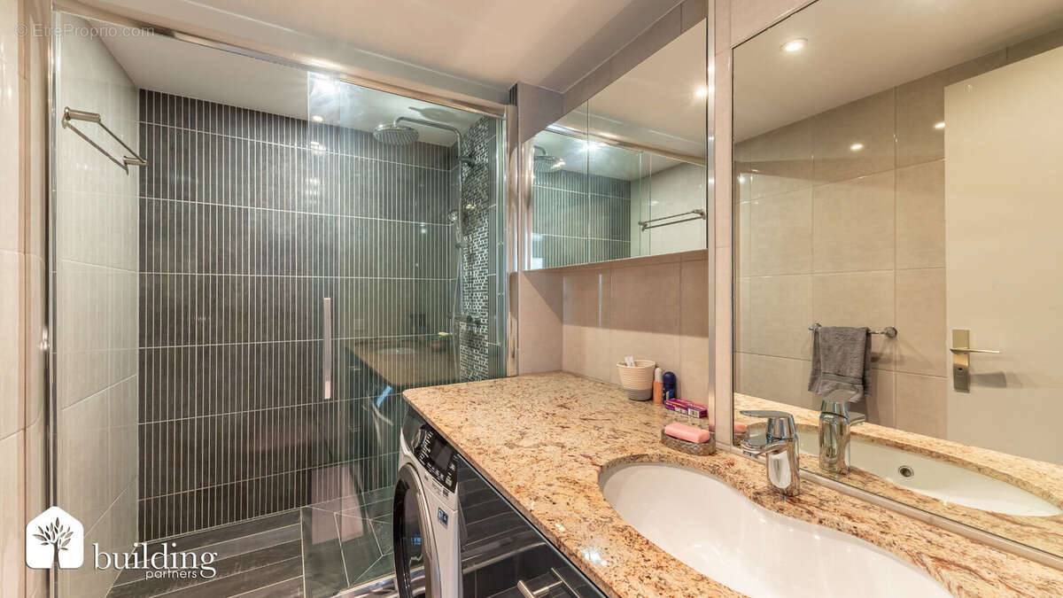 A vendre - Neuilly-sur-Seine Face Seine - Appartement 5 pièces de 108,14 m² avec 20 m² de balcon - photo 10
