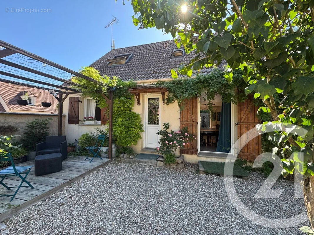 Maison 90 m² à Oulins  - photo 1