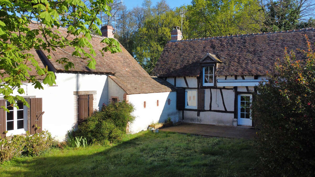 Maison à LES BORDES