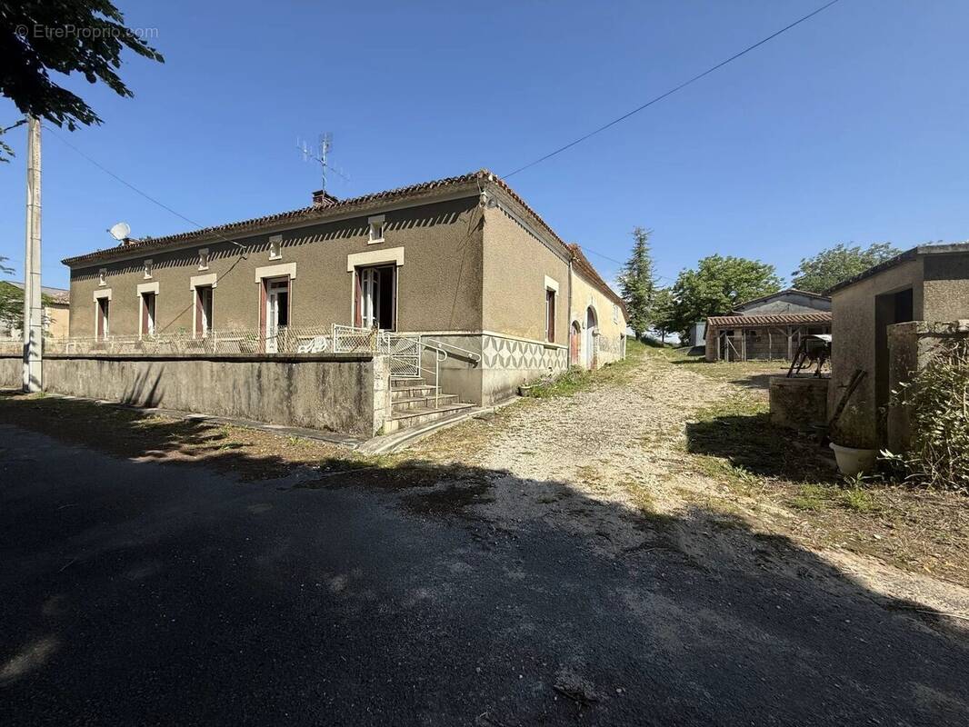 Maison à BESSAC