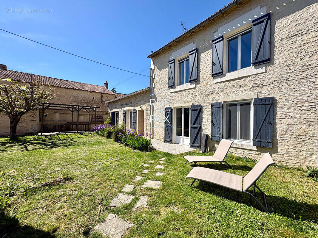 Maison Cherves 5 pièce(s) 140.89 m2 - photo 10