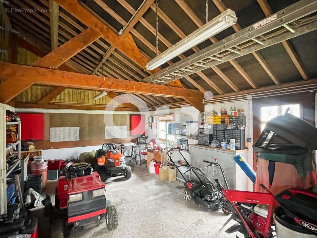 Maison sur sous-sol total avec double carport et garage - photo 20