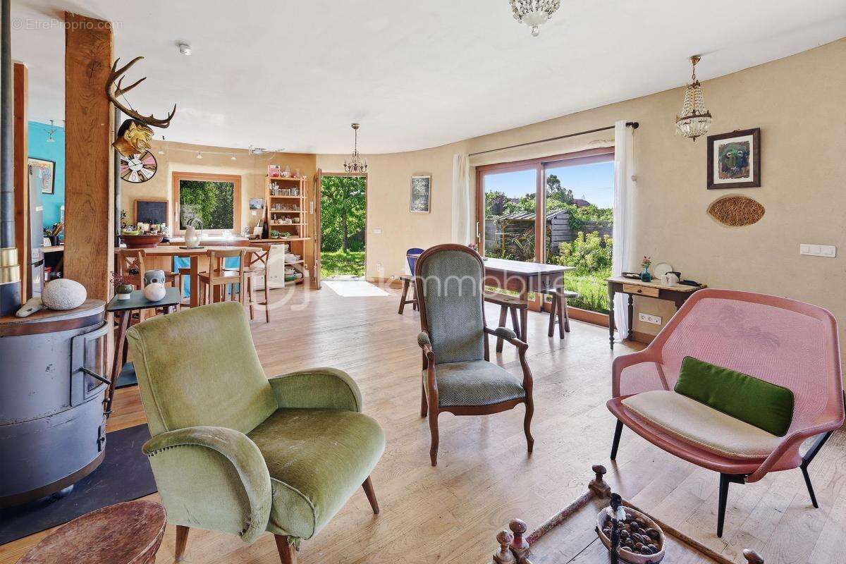 Nantes Ouest – Ensemble immobilier atypique de 236 m² avec deux maisons et studio indépendant - photo 6