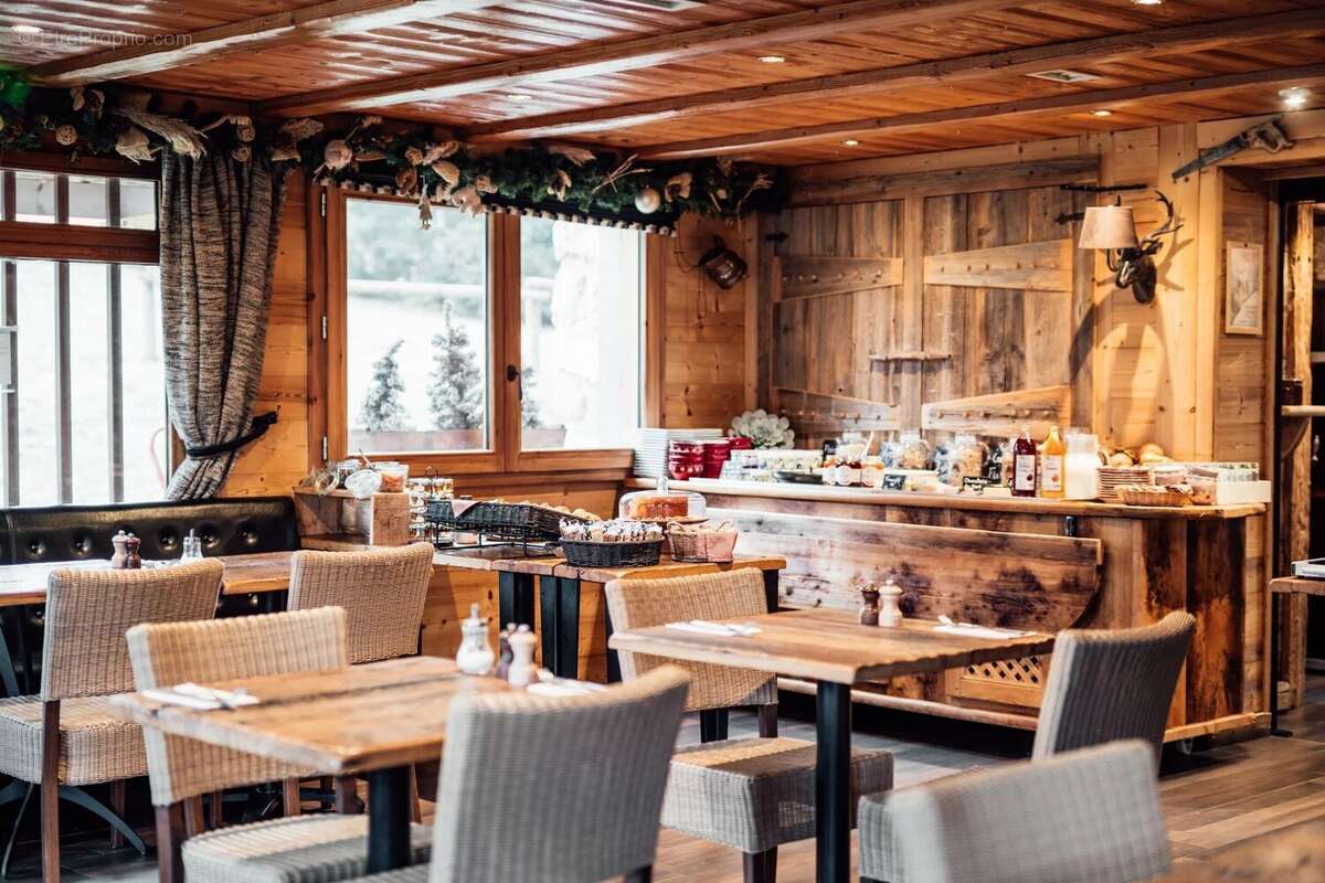 Commerce à CREST-VOLAND