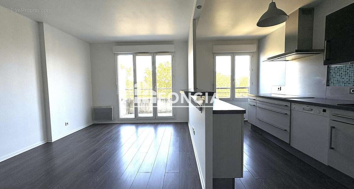 CORBEIL - Beau 3 Pièces avec balcon et parking - photo 2