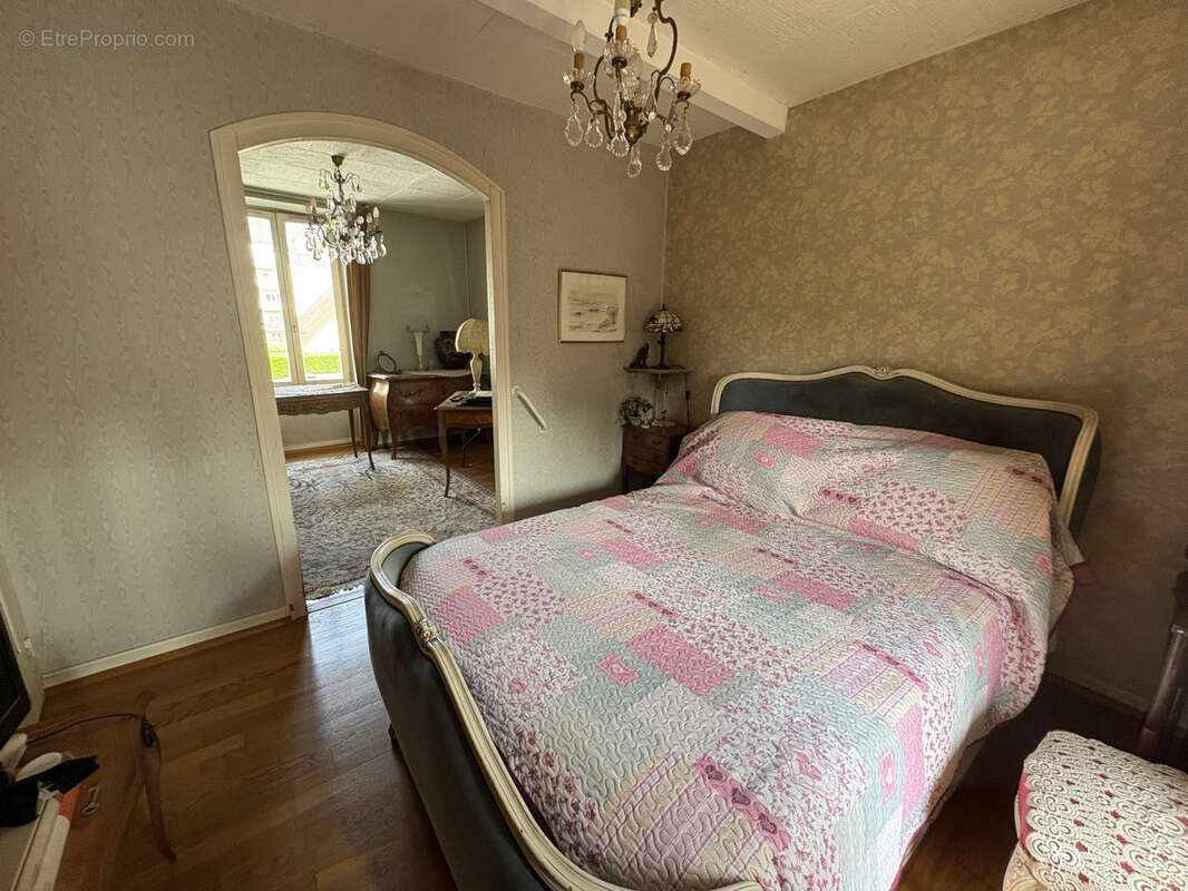 Maison à SAINT-JEAN-DE-LA-RUELLE