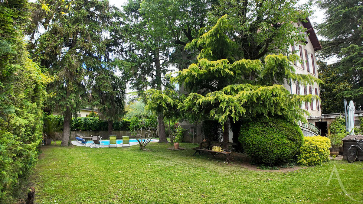 EXCLUSIVITE - Villa de charme des années 30 - 168 m²  - Jardin arboré, piscine, terrasses - Calme et élégance - photo 4