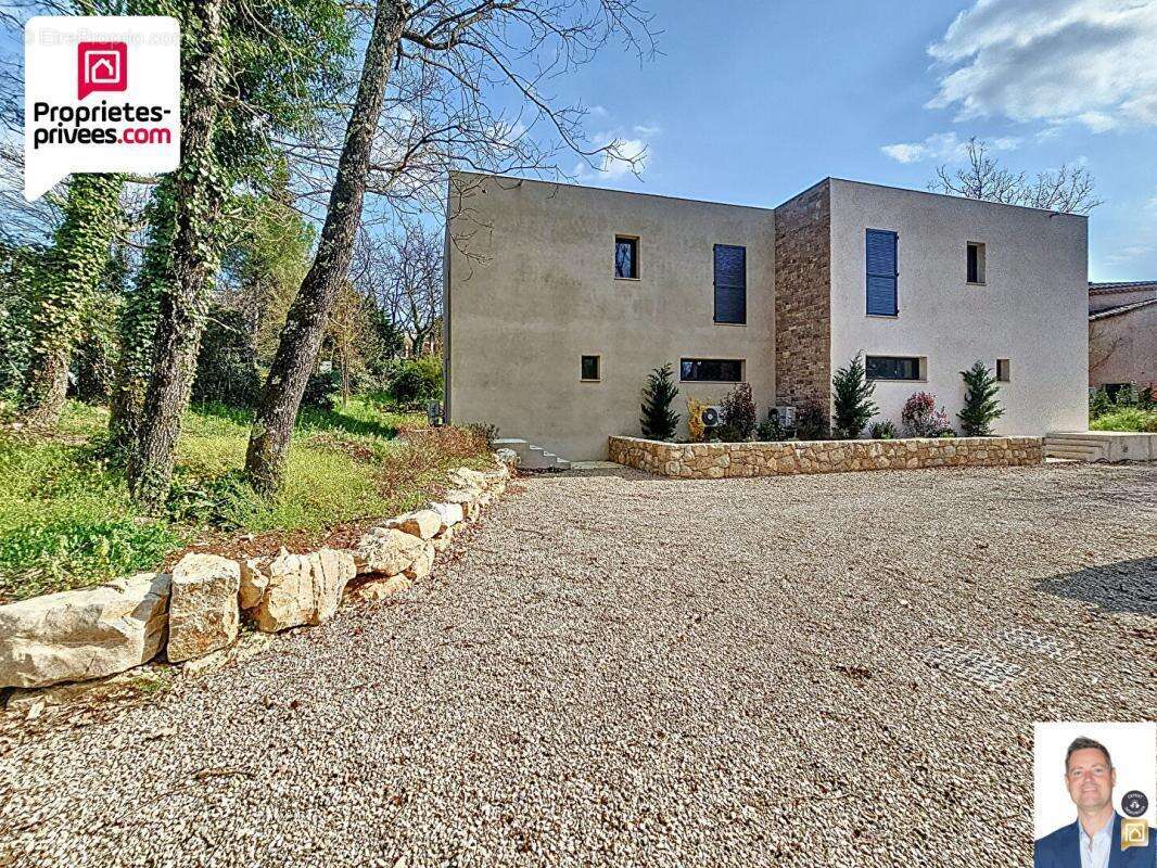 Maison à SAINT-CEZAIRE-SUR-SIAGNE