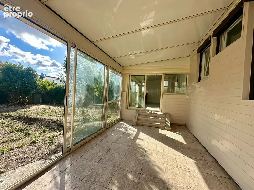 Maison de plain-pied avec jardin et plus de 80 m² de dépendances - photo 9