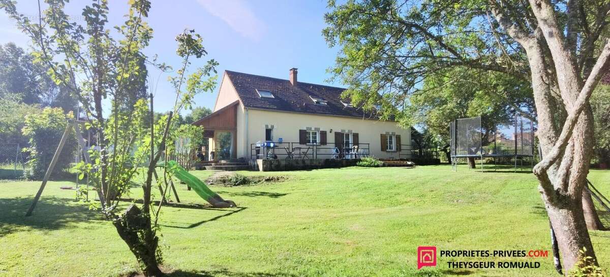 Maison à EGREVILLE