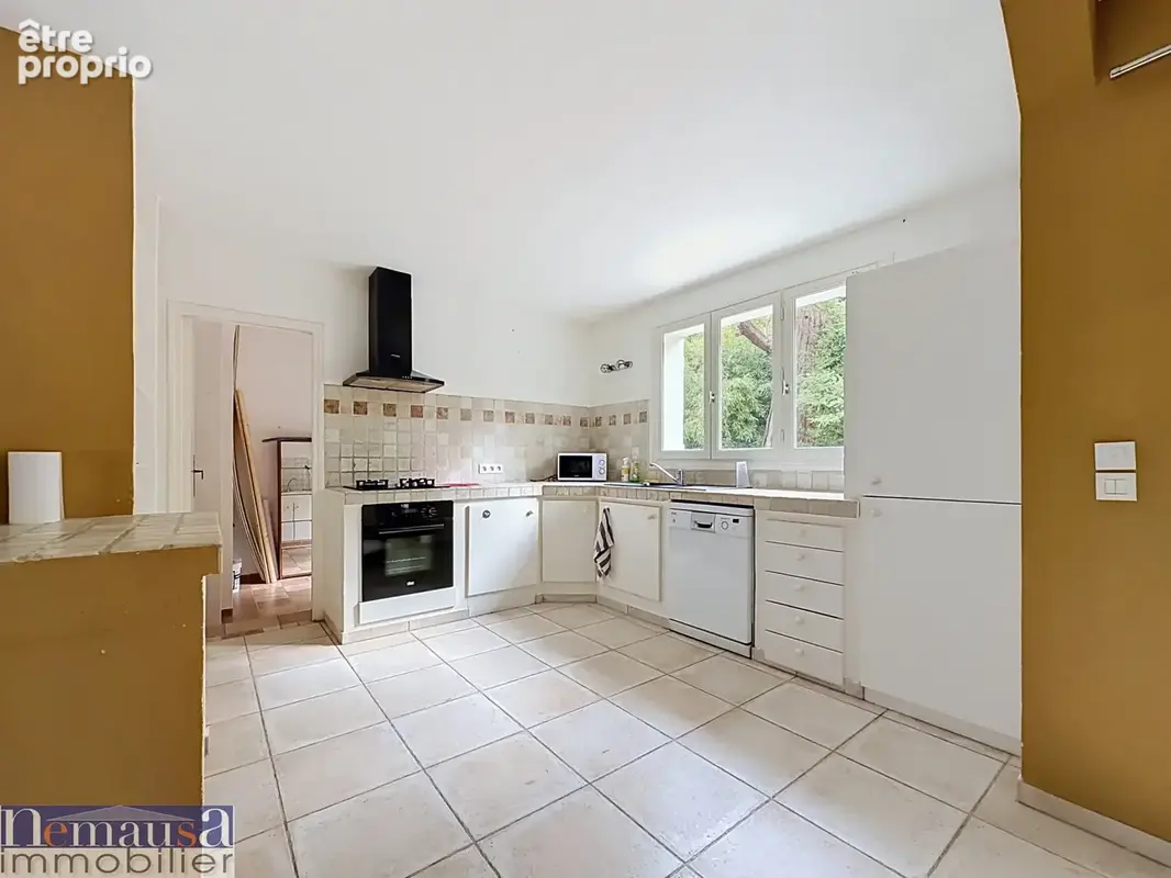 A vendre - nîmes   belle maison de plain-pied de 150 m2 avec piscine sur une parcelle de 2 100 m2 - photo 12