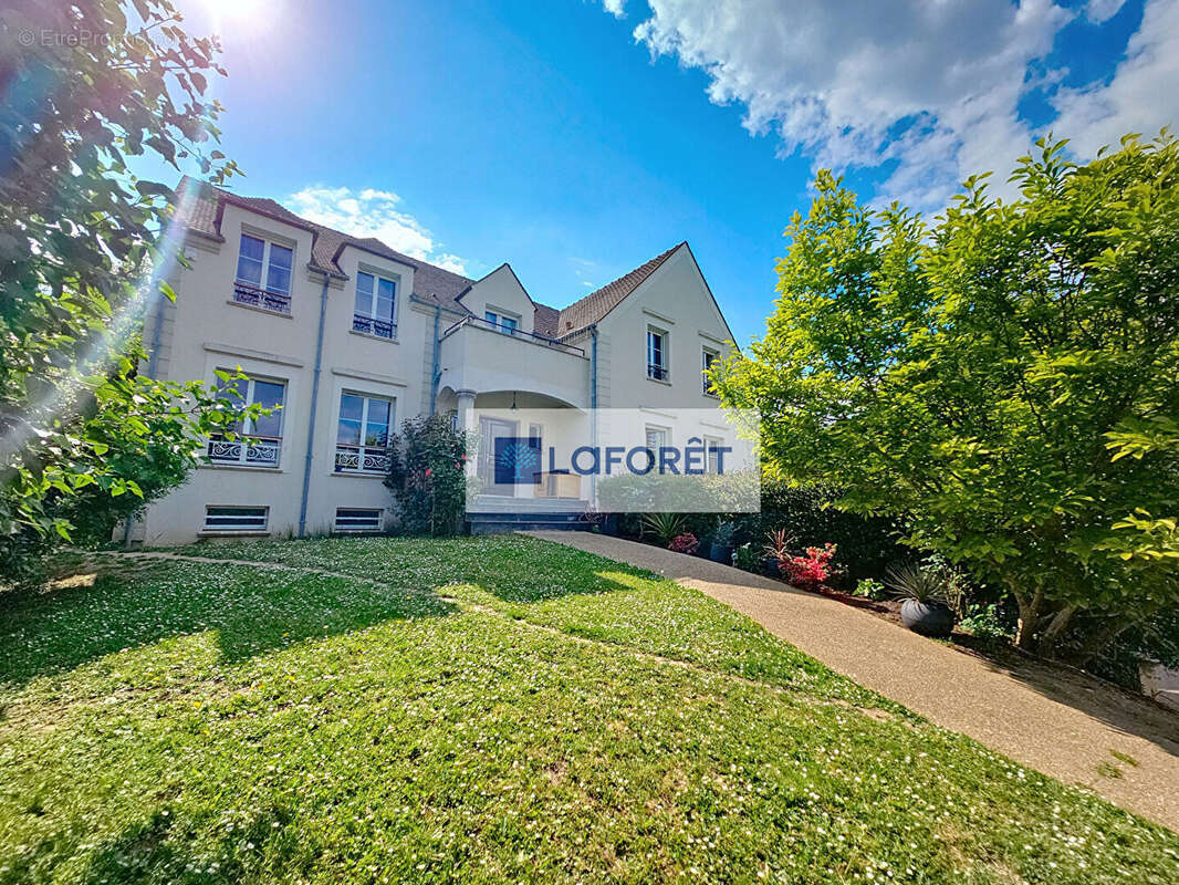 Maison à MEZY-SUR-SEINE