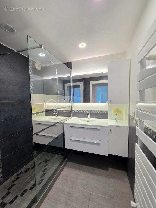 Appartement à VAUJOURS