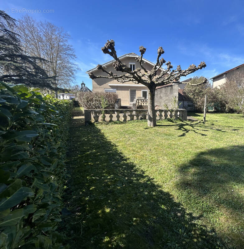 Maison à LABRUGUIERE