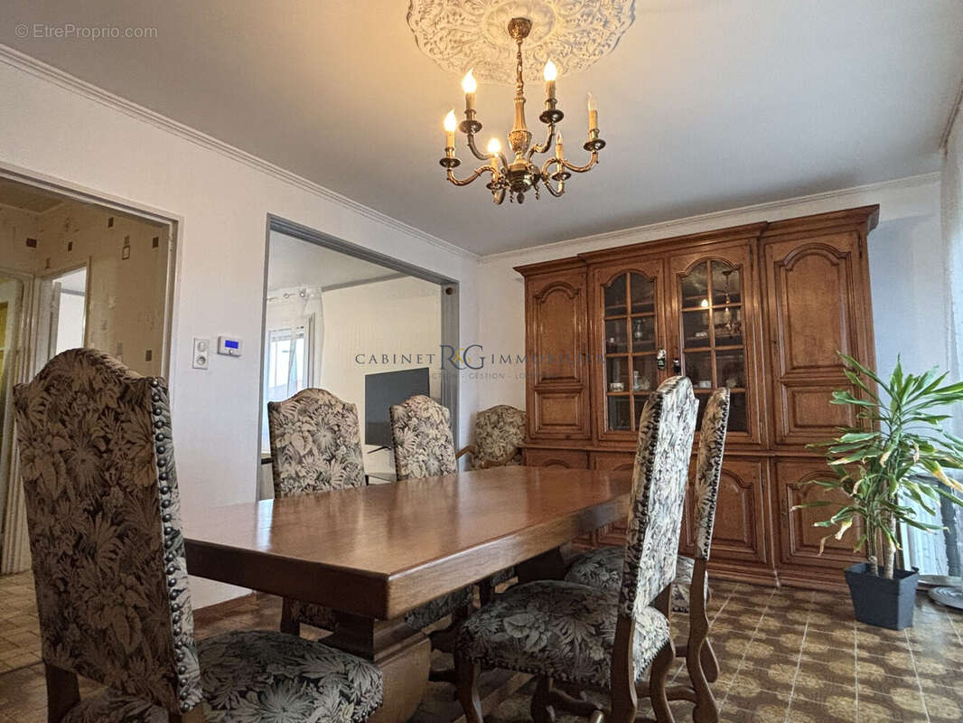 Maison à AY-SUR-MOSELLE