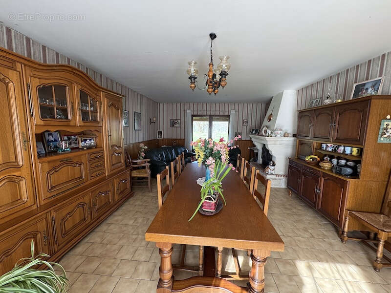 Maison à NEUVICQ