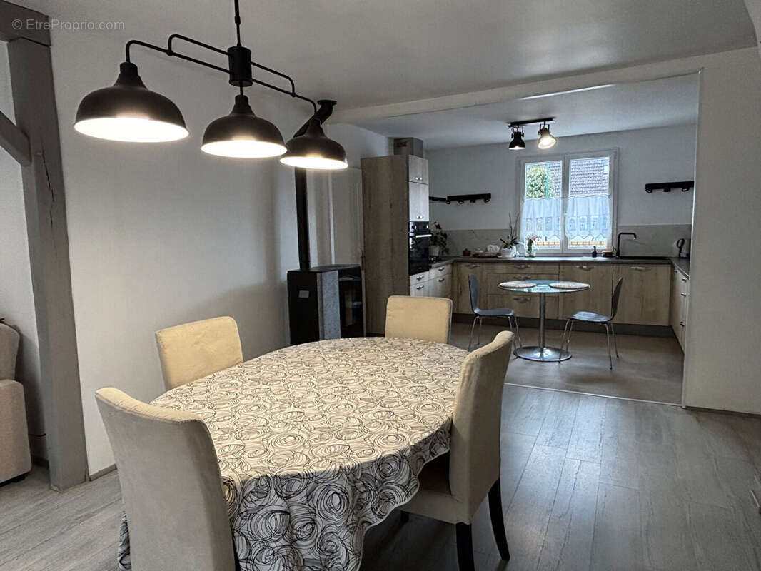 Maison à VILLENEUVE-LES-SABLONS