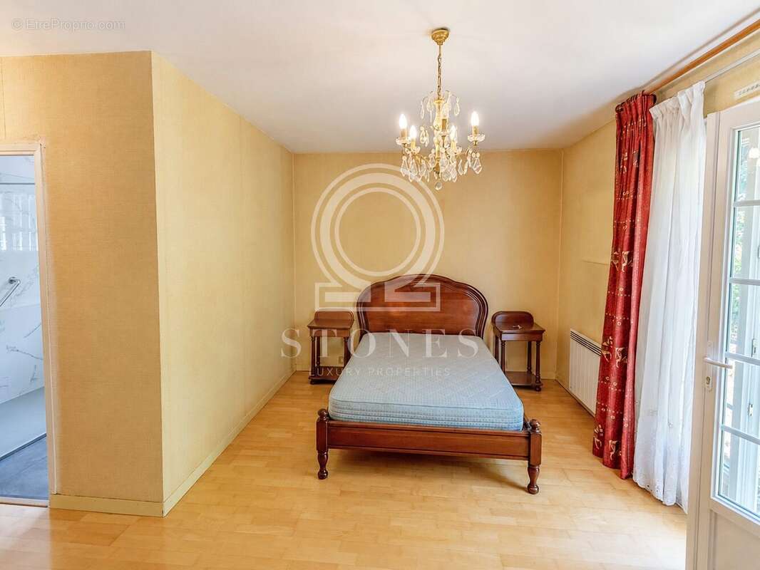 Maison 181 m² à La Celle-Saint-Cloud  - photo 7