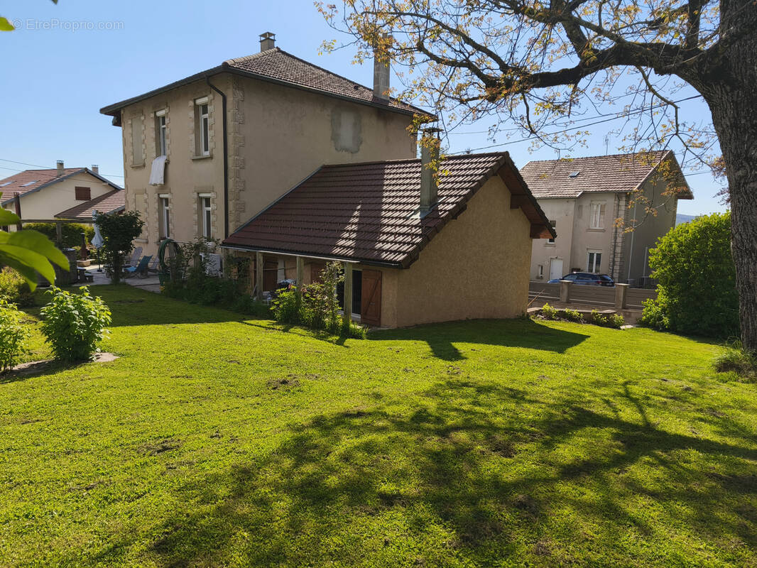 Maison à THEZILLIEU