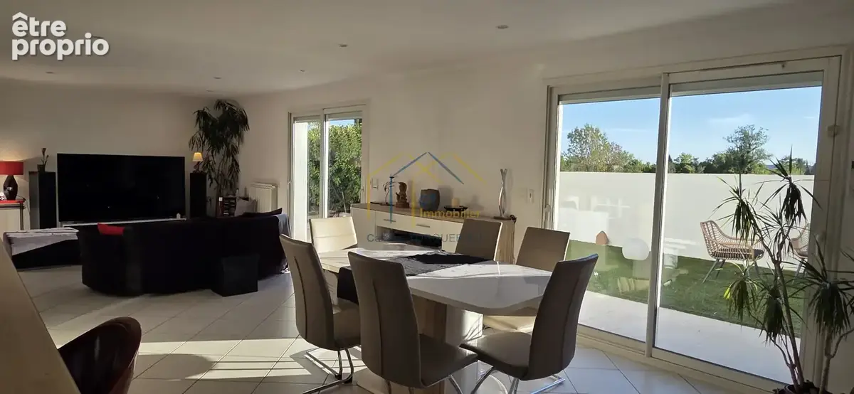 Grande villa avec 5 chambres, piscine et vue dégagée - photo 8