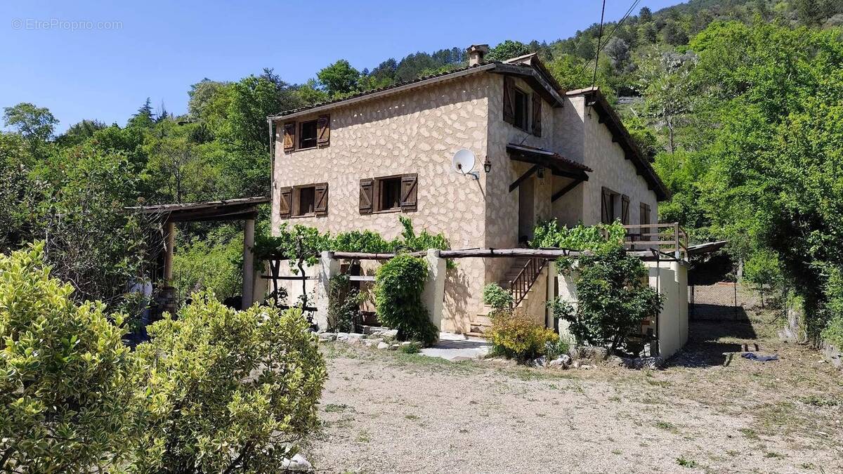 Maison à PUGET-THENIERS