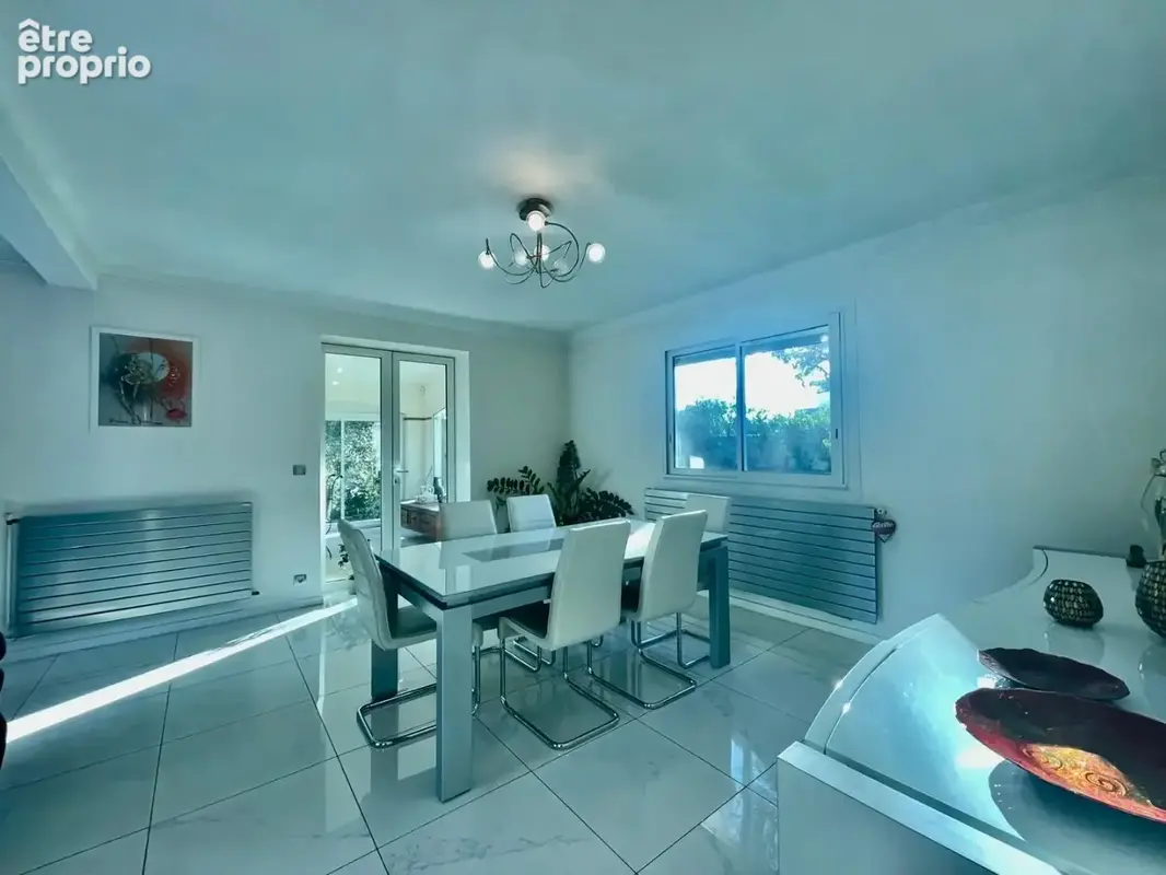 Villa d'architecte F7 360m² utiles sur une parcelle de 4306m². - photo 10