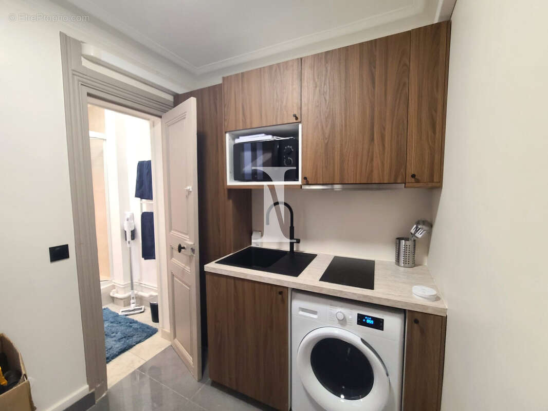 Appartement à PARIS-8E