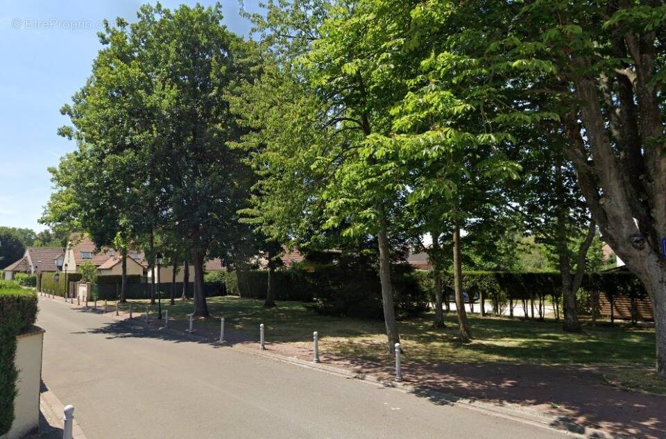 Terrain à SAINT-REMY-LES-CHEVREUSE