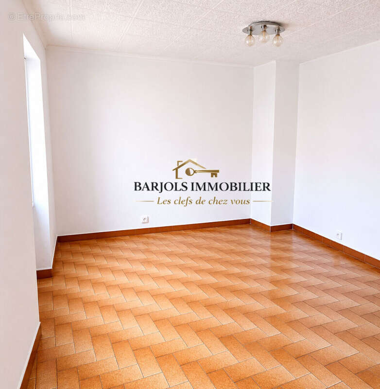 Maison à VARAGES