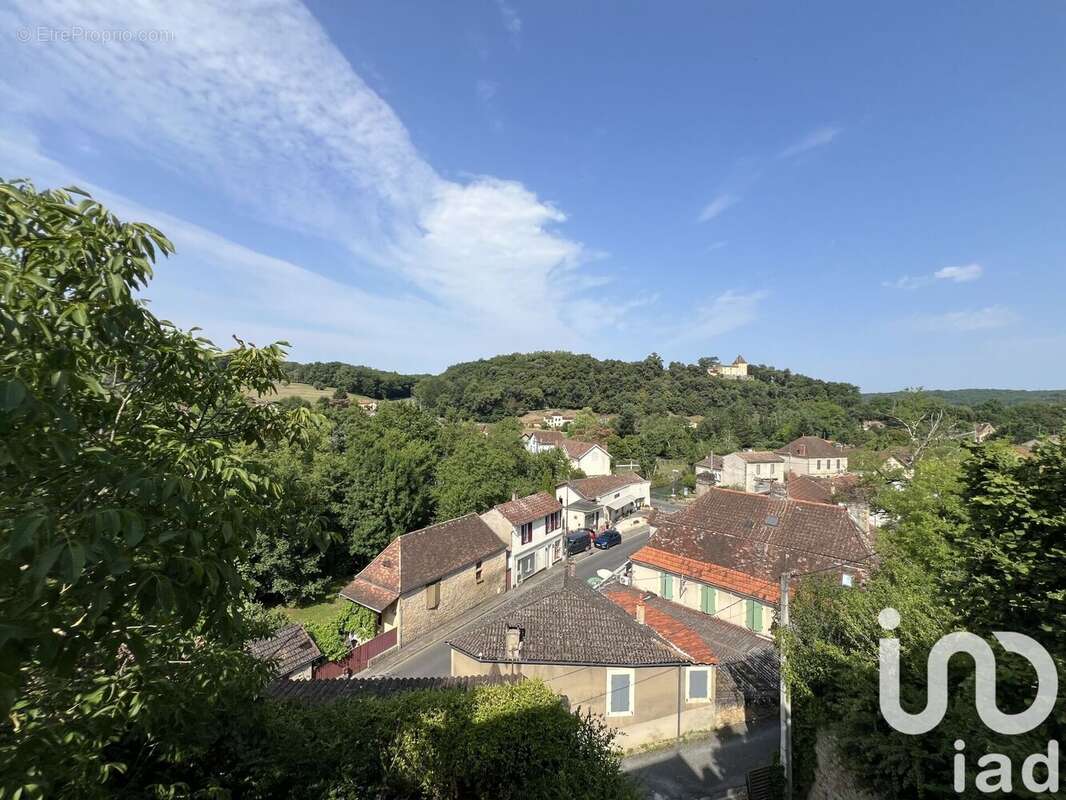 Maison 143 m² à Couze-Et-Saint-Front  - photo 4