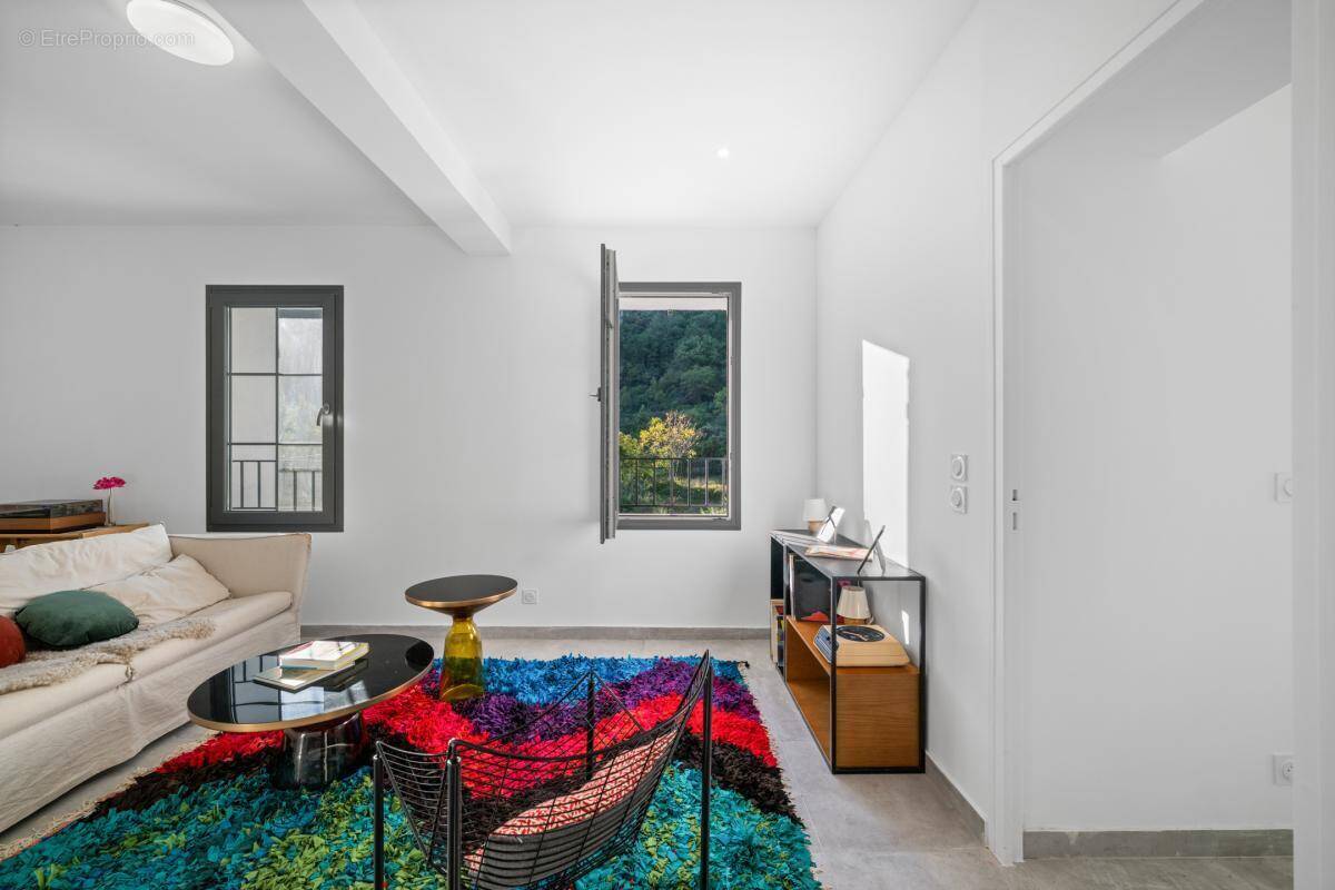 Appartement à TOURRETTE-LEVENS