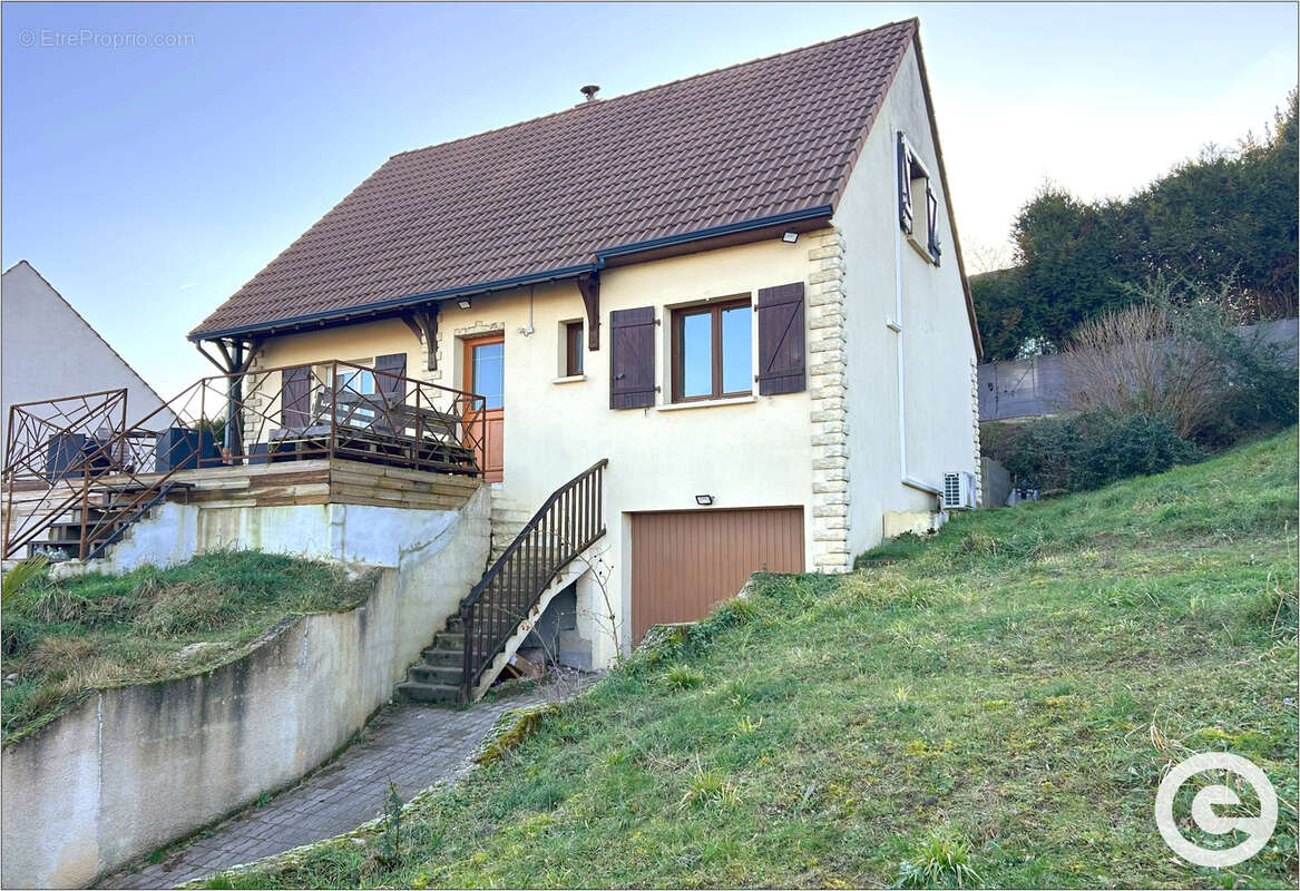 Maison à PONT-SUR-YONNE