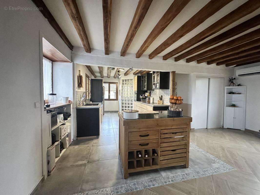 Maison à TREMBLAY-LES-VILLAGES