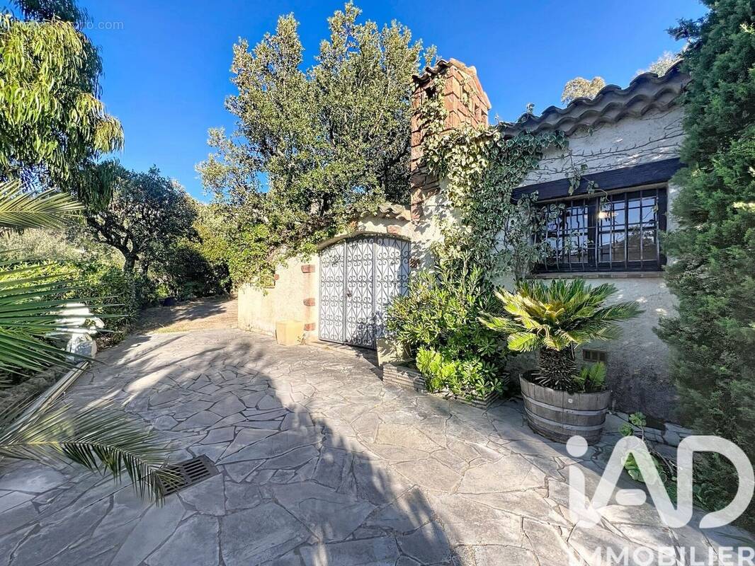 Photo 1 - Maison à ROQUEBRUNE-SUR-ARGENS