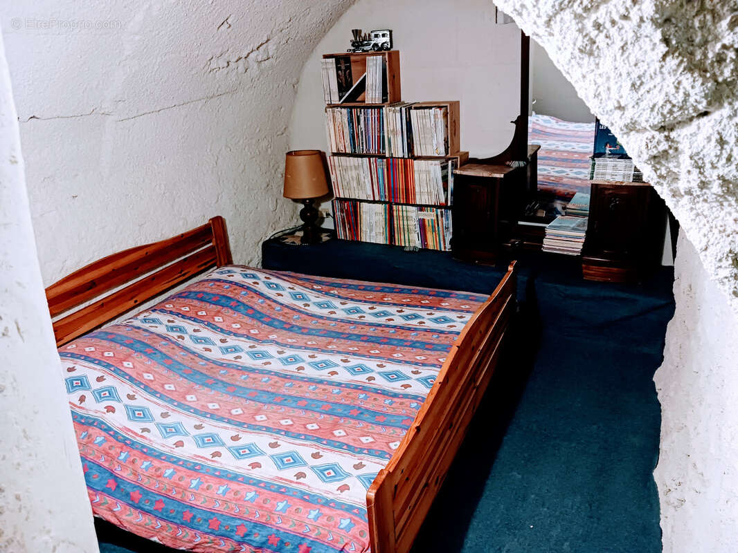 Maison à SAINT-ETIENNE-DE-FONTBELLON