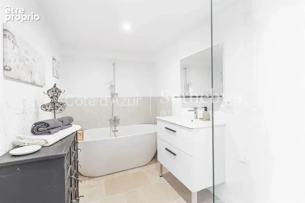 Golfe de Saint Tropez, villa rénovée de 300 m² avec six suites et piscine proche Port Grimaud - photo 18