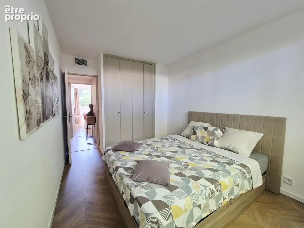 Grand T4 secteur ponant en rez-de-jardin. - photo 4