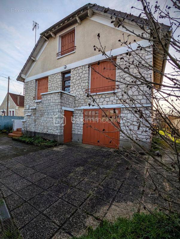 Maison à SAINT-PIERRE-LES-NEMOURS