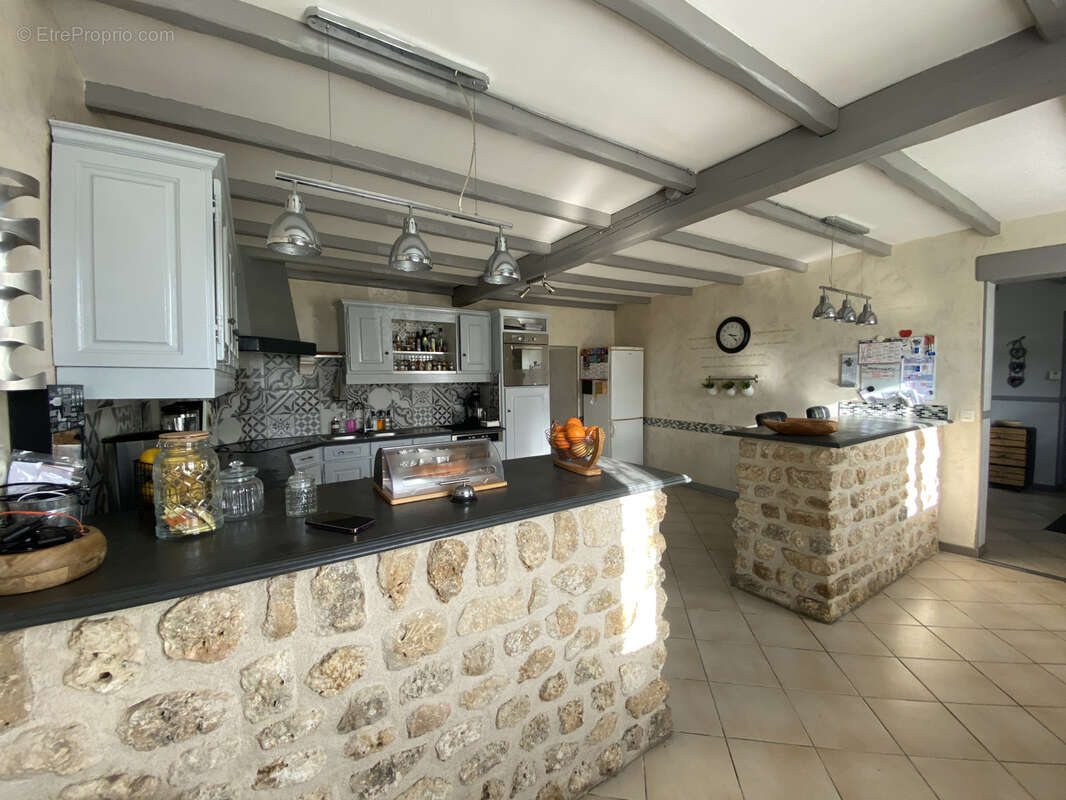 Maison à ROULLET-SAINT-ESTEPHE