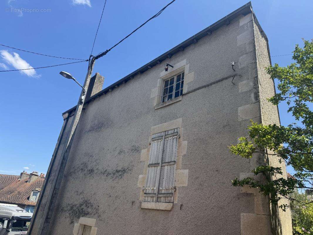Maison 100 m² à Saint-Savin  - photo 4