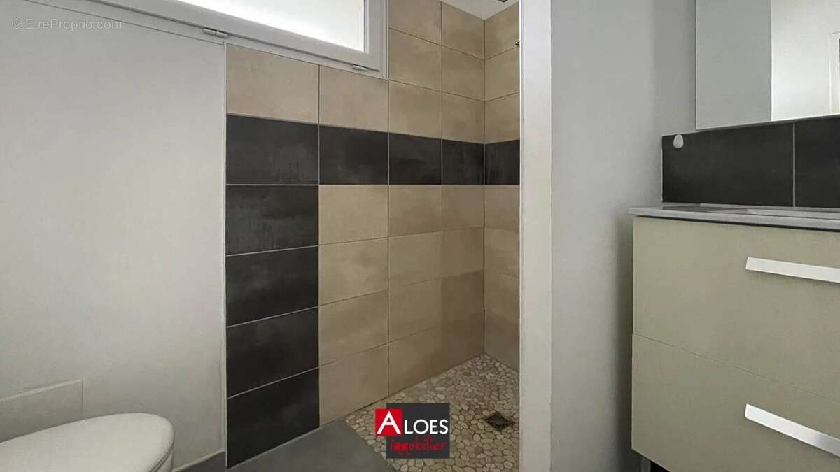 Appartement à UCHAUD