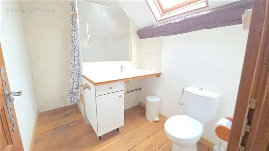 Maison à LUSSAC-LES-EGLISES