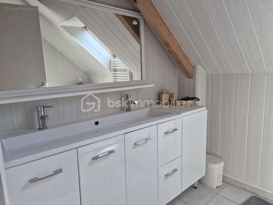 Maison de 86 m² – 3 chambres – Terrain clos de 600 m² – Garage de 40 m² – Lanhelin (Mesnil-Roc'h) - photo 12