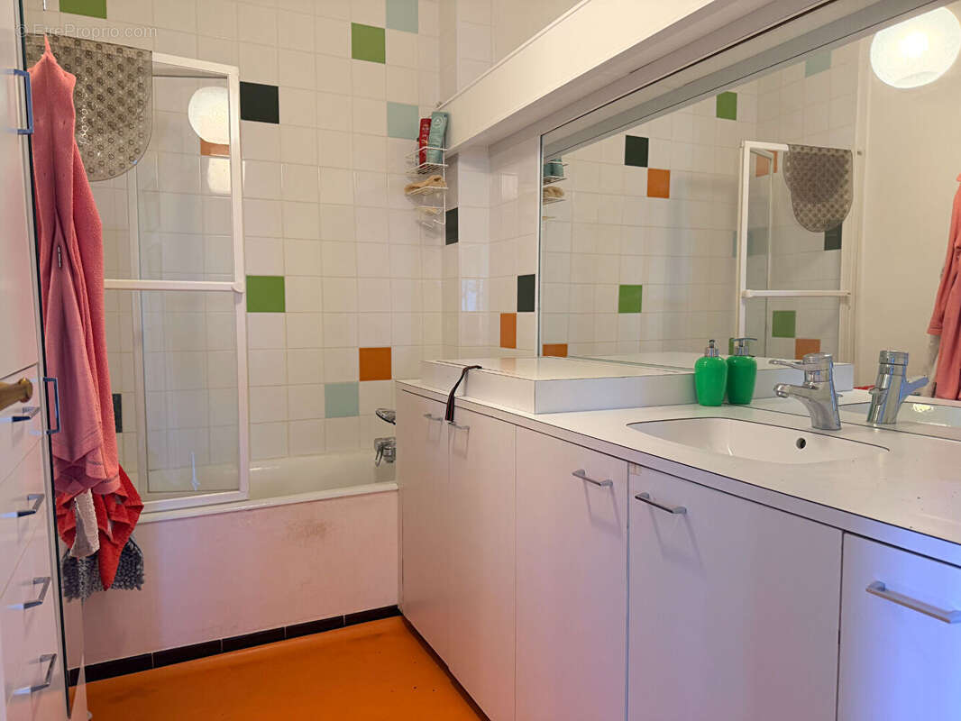 Nevers plein centre ville, vue place Carnot !!! Appartement de 3 pces avec parking et ascenseur - photo 9