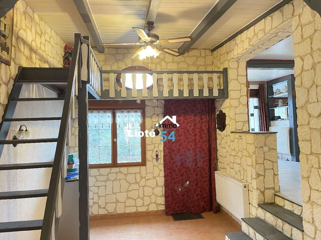 Maison à CREVECHAMPS