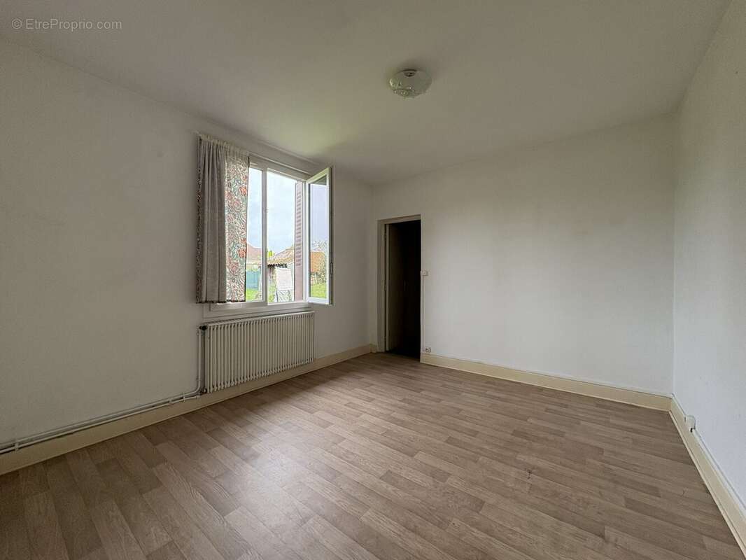 Maison à SAINT-YORRE