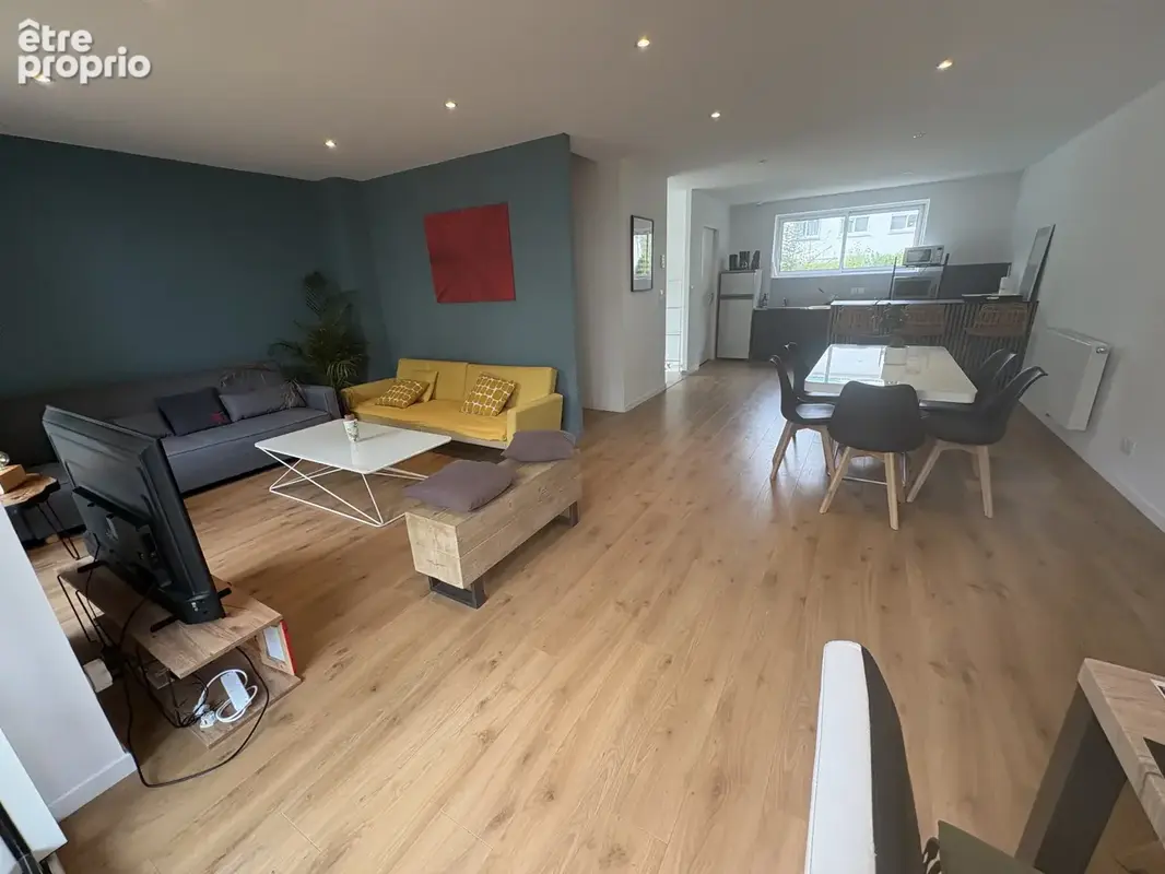 Bâtie sur 550 m2 dans un secteur calme, jolie villa récente de 4ch et 2 sdb - photo 4